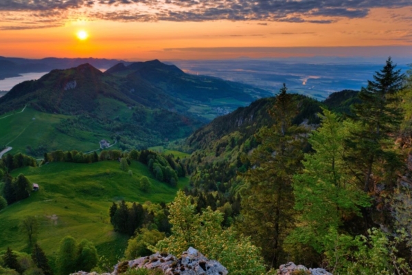 Eine Nacht unter Sternen-Wandern und übernachten in der Natur.